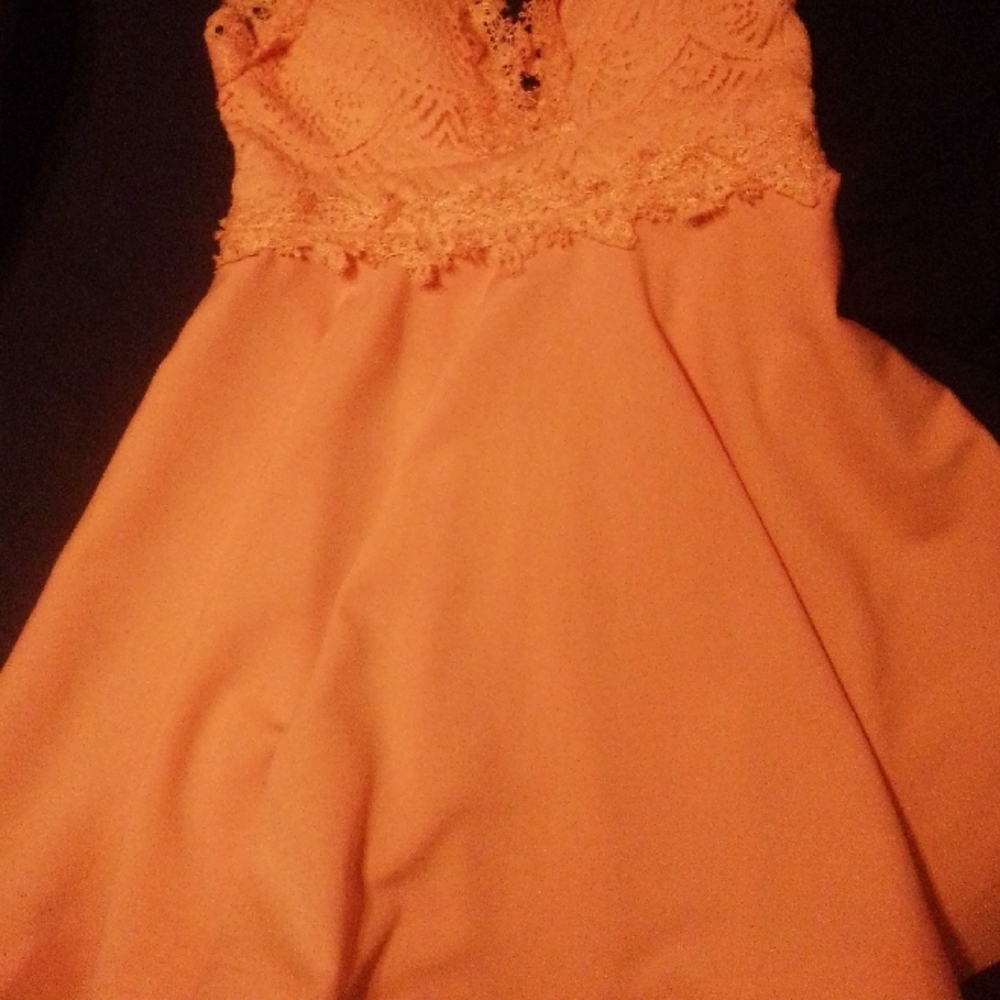 LUXELL EUC Size M Peach Lace Dress